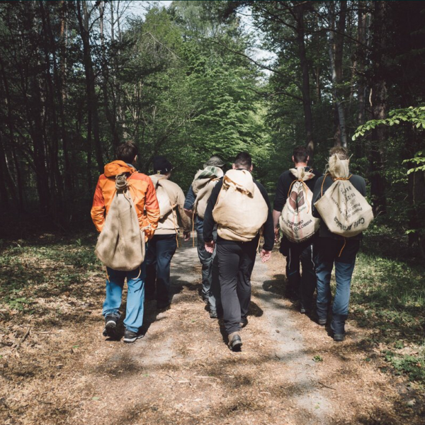 bushcraft yoga naturverbindung leave no trace überlebenstraining für einsteiger Rostock survival abenteuer feuer wild wandern camping wald natur mecklenburg vorpommern familie erwachsene kinder kindergeburtstag