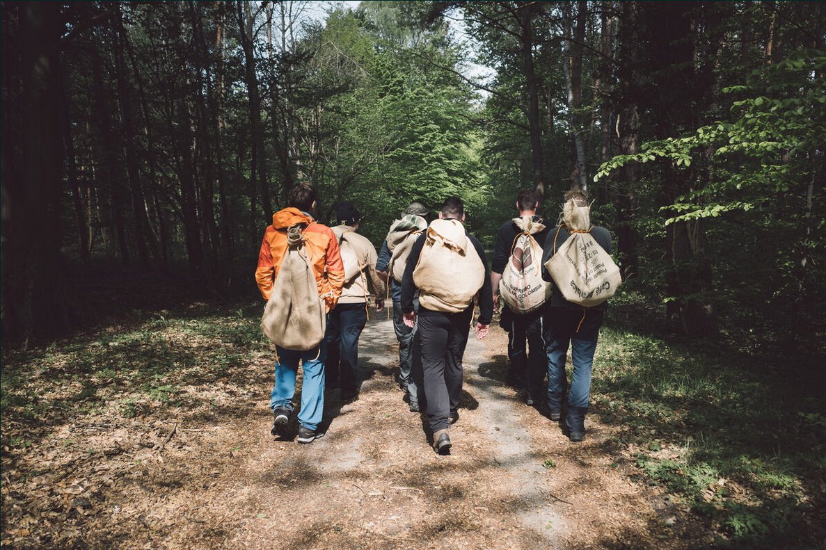 bushcraft yoga naturverbindung leave no trace überlebenstraining für einsteiger Rostock survival abenteuer feuer wild wandern camping wald natur mecklenburg vorpommern familie erwachsene kinder kindergeburtstag